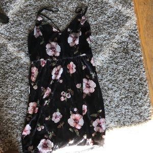 CUTE STRAPPY SUMMER DRESS